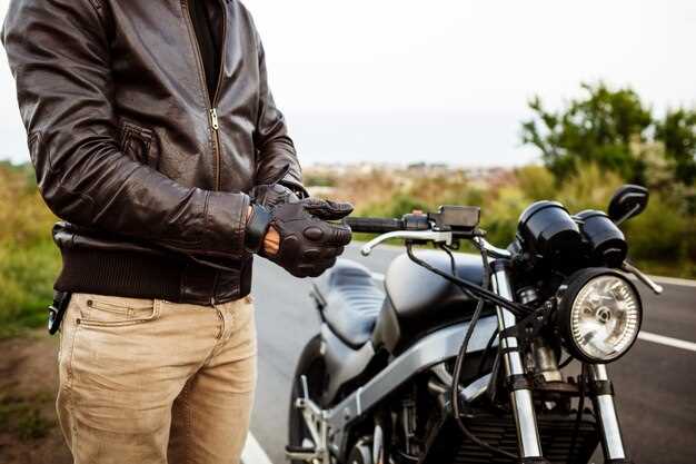 Choosing the Right Material for Motorcycle Gloves